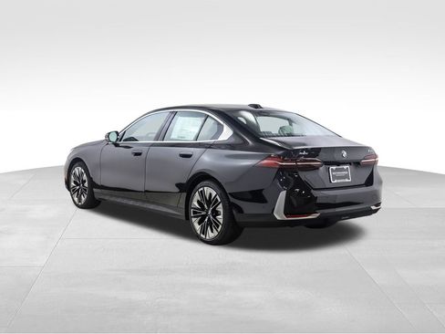 New 2026 BMW 530i xDrive w/ Premium Package image 4