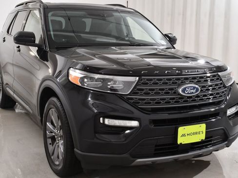 Used 2022 Ford Explorer XLT w/ Equipment Group 202A AWD/4WD image 4