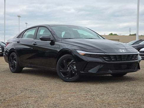 New 2026 Hyundai Elantra SEL Sport Premium FWD image 2