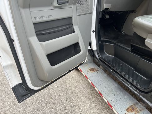 Used 2013 Ford E-350 and Econoline 350 Extended Super Duty w/ PWR Group image 27
