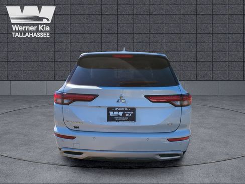Used 2024 Mitsubishi Outlander SE image 6