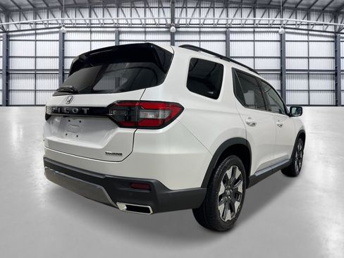 New 2026 Honda Pilot Touring image 5