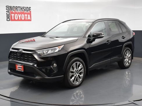 Used 2019 Toyota RAV4 XLE Premium image 8