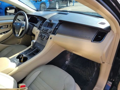 Used 2017 Ford Taurus SE image 17