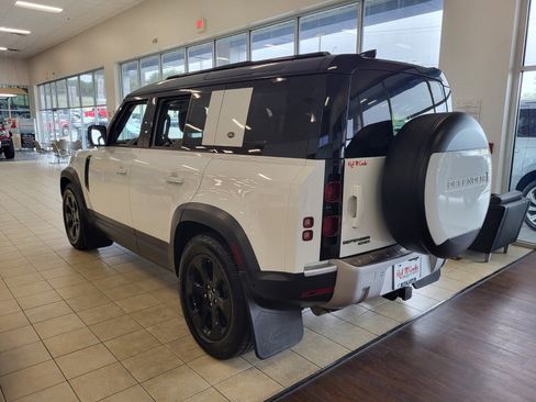 Used 2020 Land Rover Defender 110 HSE AWD/4WD image 5