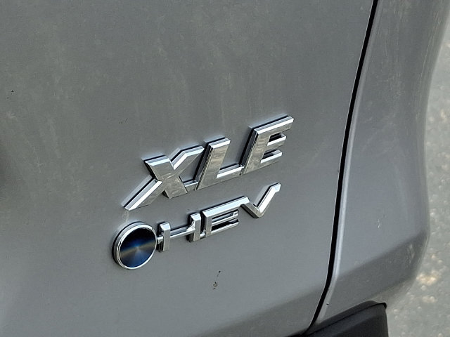 Used 2025 Toyota RAV4 XLE AWD/4WD image 32