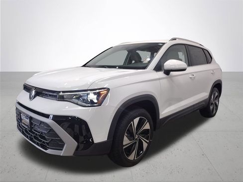 New 2025 Volkswagen Taos SE image 2