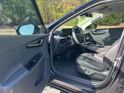 Used 2025 Kia EV6 Wind RWD image 5