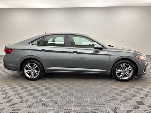 Used 2024 Volkswagen Jetta SE FWD image 6