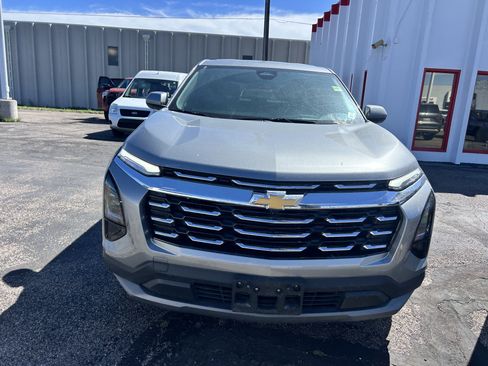 Used 2026 Chevrolet Equinox LT AWD/4WD image 9