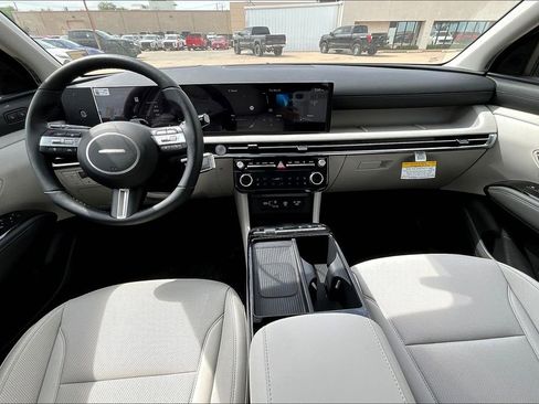 Used 2025 Hyundai Tucson Limited AWD/4WD image 8