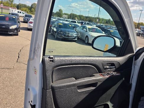 Used 2014 GMC Yukon SLE image 10