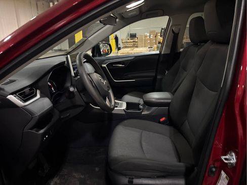 Used 2025 Toyota RAV4 XLE image 9