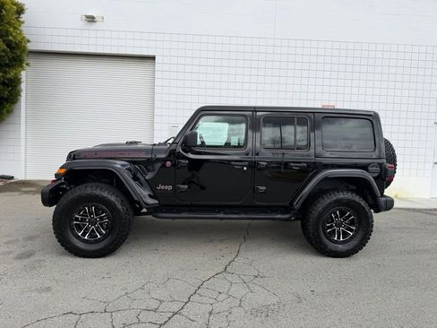 Used 2025 Jeep Wrangler Unlimited Rubicon AWD/4WD image 3
