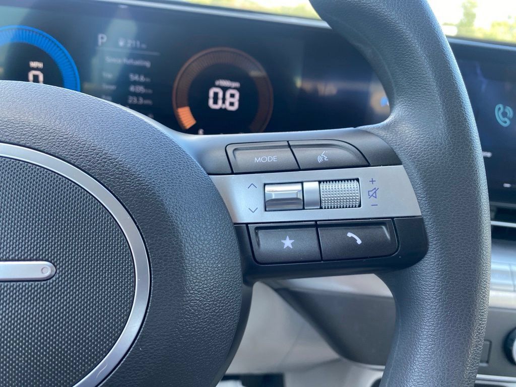 Certified 2024 Hyundai Kona SE AWD/4WD image 21