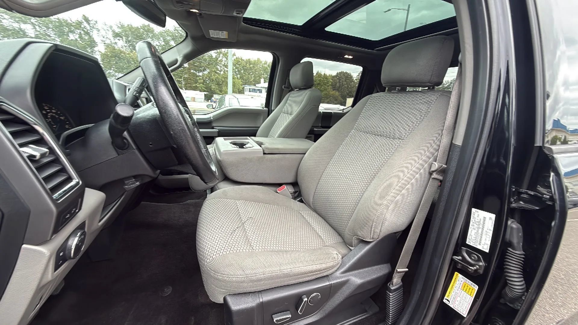 Used 2016 Ford F150 XLT w/ Equipment Group 302A Luxury AWD/4WD image 18