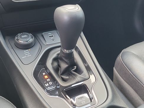 Used 2023 Jeep Cherokee Altitude Lux AWD/4WD image 29