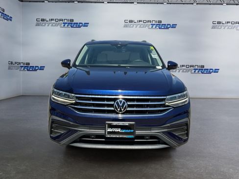 Used 2023 Volkswagen Tiguan SE w/ Panoramic Sunroof Package FWD image 2