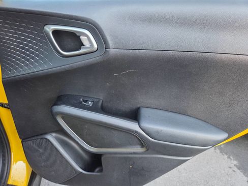 Used 2020 Kia Soul S image 12