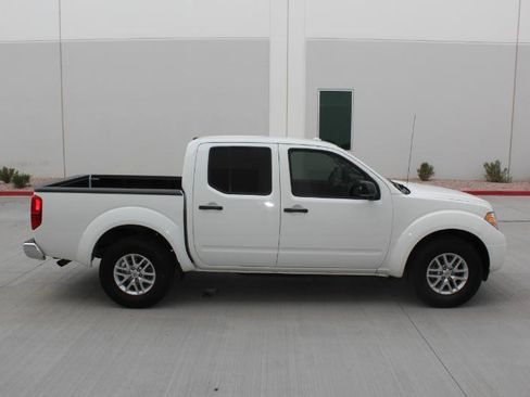 Used 2014 Nissan Frontier SV image 4
