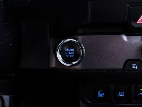 Used 2021 Toyota Tacoma TRD Sport w/ Technology Package RWD image 29
