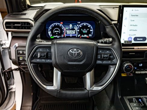 Used 2025 Toyota 4Runner TRD Off-Road image 18