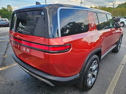 Used 2023 Rivian R1S Launch Edition Quad AWD/4WD image 6