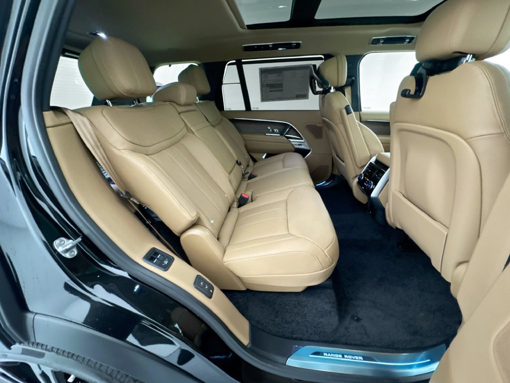 New 2026 Land Rover Range Rover Long Wheelbase SE AWD/4WD image 29