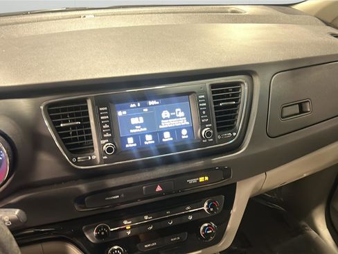 Used 2021 Kia Sedona LX FWD image 20