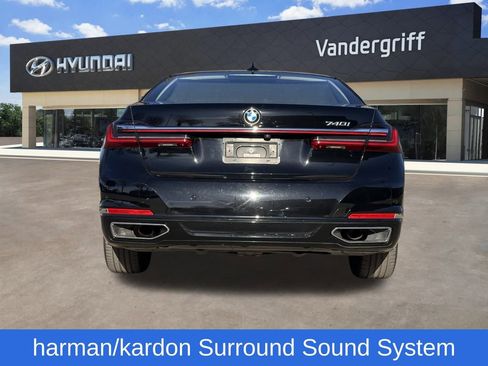 Used 2022 BMW 740i 740i w/ Premium Package image 9