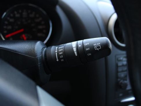 Used 2011 Nissan Rogue SV w/ Premium Pkg image 9