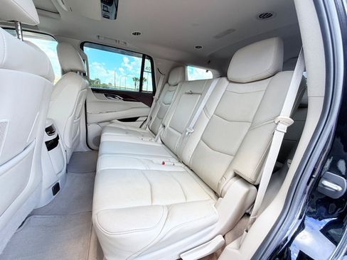 Used 2017 Cadillac Escalade Premium Luxury AWD/4WD image 10
