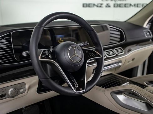 Used 2026 Mercedes-Benz GLS 450 4MATIC image 25