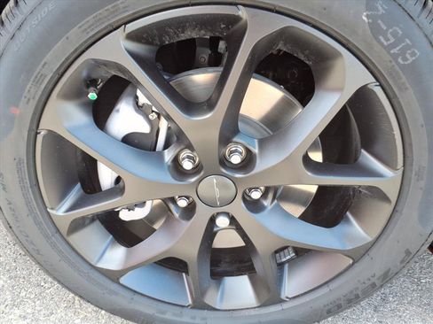 New 2027 Chrysler Pacifica Limited AWD/4WD image 11
