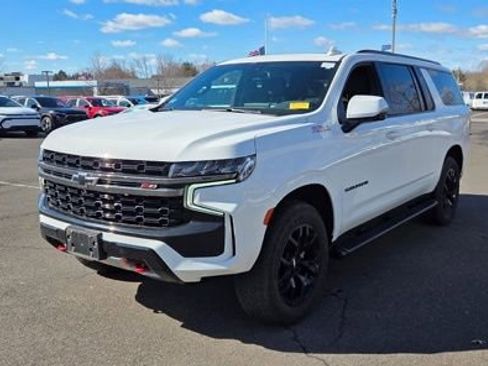 Certified 2022 Chevrolet Suburban Z71 w/ Luxury Package image 2