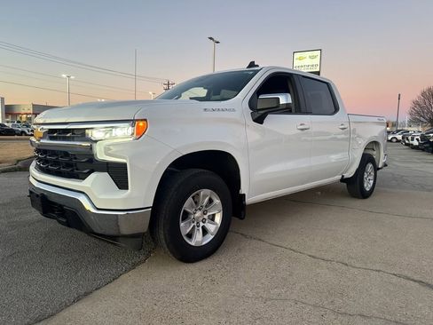 Used 2025 Chevrolet Silverado 1500 LT image 2