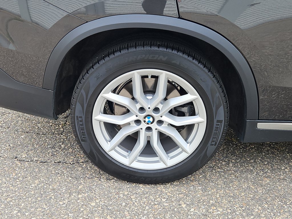 Used 2021 BMW X5 xDrive40i w/ Premium Package AWD/4WD image 9