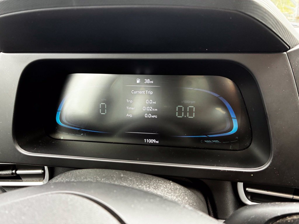 Used 2025 Hyundai Elantra SE FWD image 12