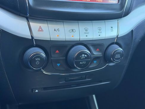 Used 2019 Dodge Journey SE image 26