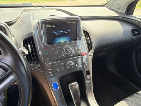 Used 2015 Chevrolet Volt FWD image 12
