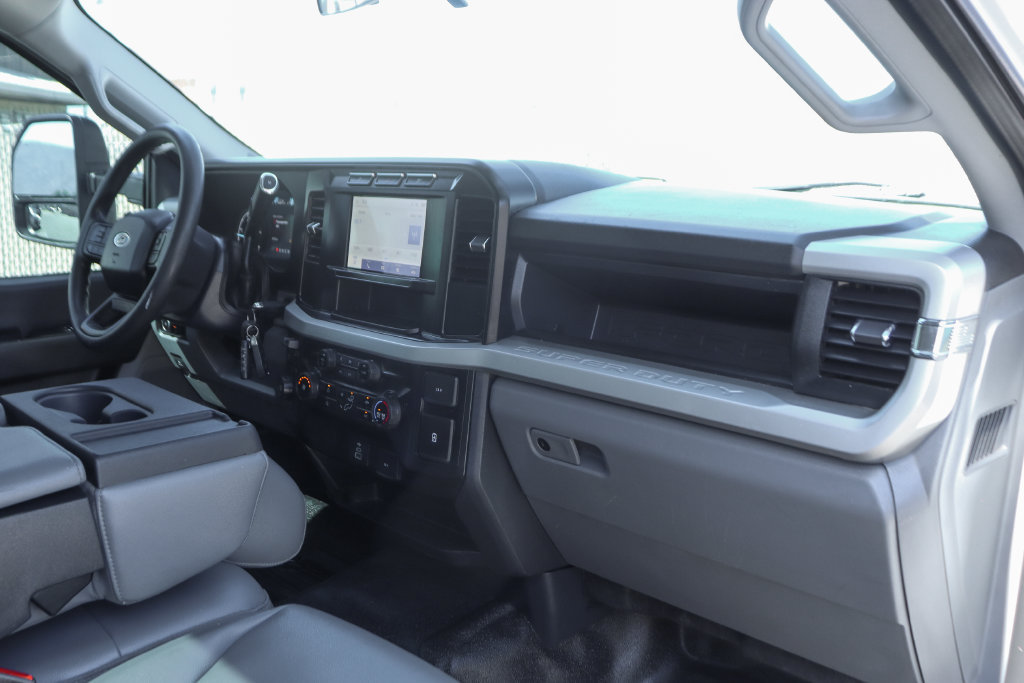 Used 2023 Ford F550 2WD Regular Cab Super Duty image 32