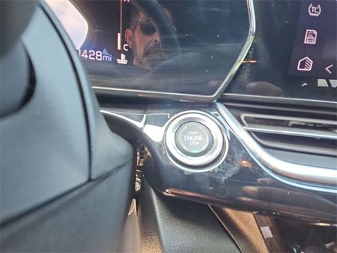 Used 2025 Chevrolet Trax RS w/ Driver Confidence Package image 16