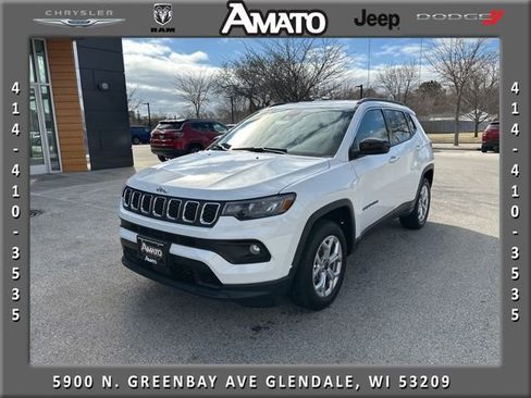 Used 2025 Jeep Compass Latitude image 1