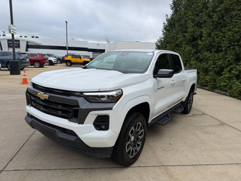 Used 2023 Chevrolet Colorado LT w/ LT Convenience Package III AWD/4WD image 7