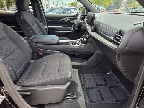 Used 2025 Chevrolet Traverse LT w/ Midnight/Sport Edition FWD image 16