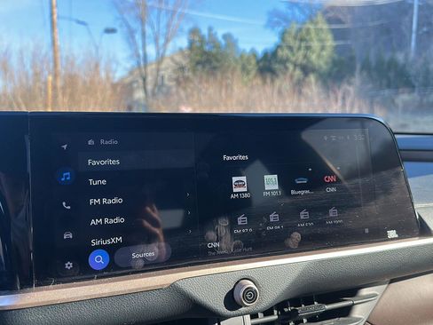 Used 2023 Toyota Crown Limited image 10