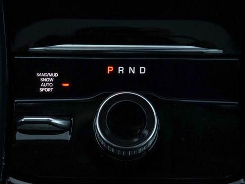 Used 2023 Jeep Grand Cherokee Limited w/ Luxury Tech Group II image 17