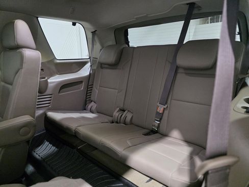 Used 2017 GMC Yukon SLT w/ Premium Edition image 11