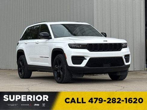 Used 2023 Jeep Grand Cherokee Altitude AWD/4WD image 1