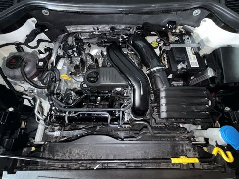 Certified 2022 Volkswagen Taos SE FWD image 12